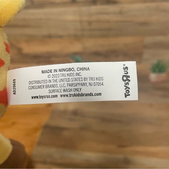 Toys R Us Exclusive Geoffrey Plush 9 Inch - Soft and Snuggly Giraffe - Picture 5 of 9